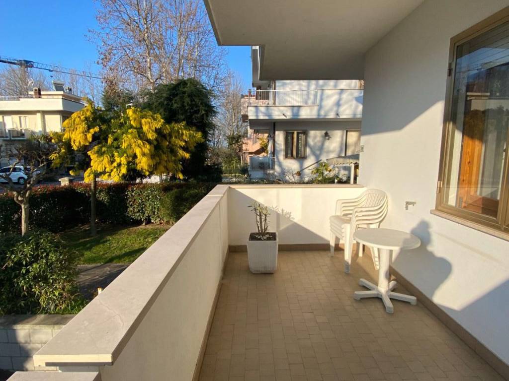 Trilocale viale gian lorenzo bernini, terme, riccione