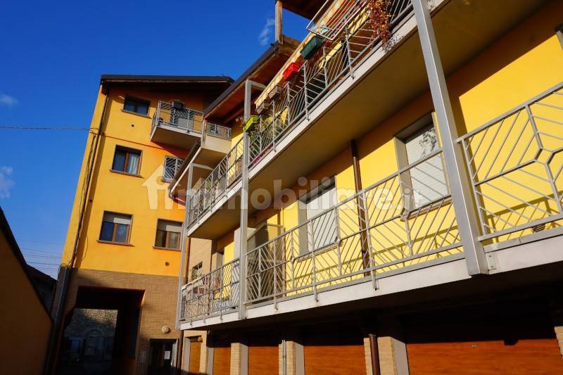 Sale Apartment Bergamo. 2room flat in via Maglio del Lotto. Good condition, second floor