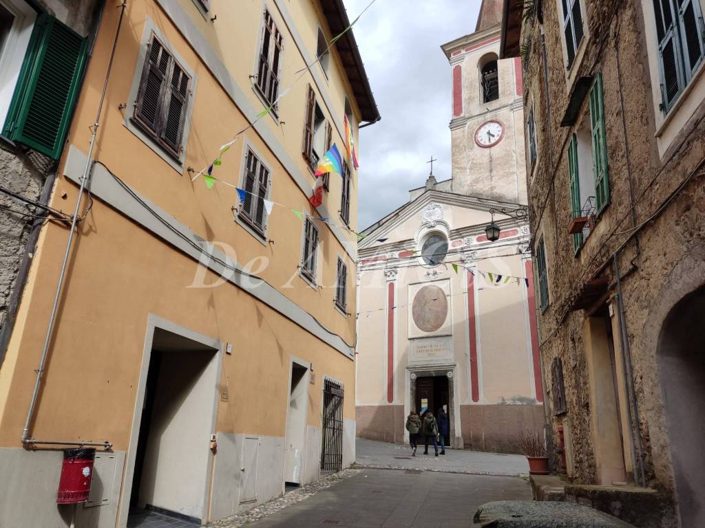 Chiesa e piazza