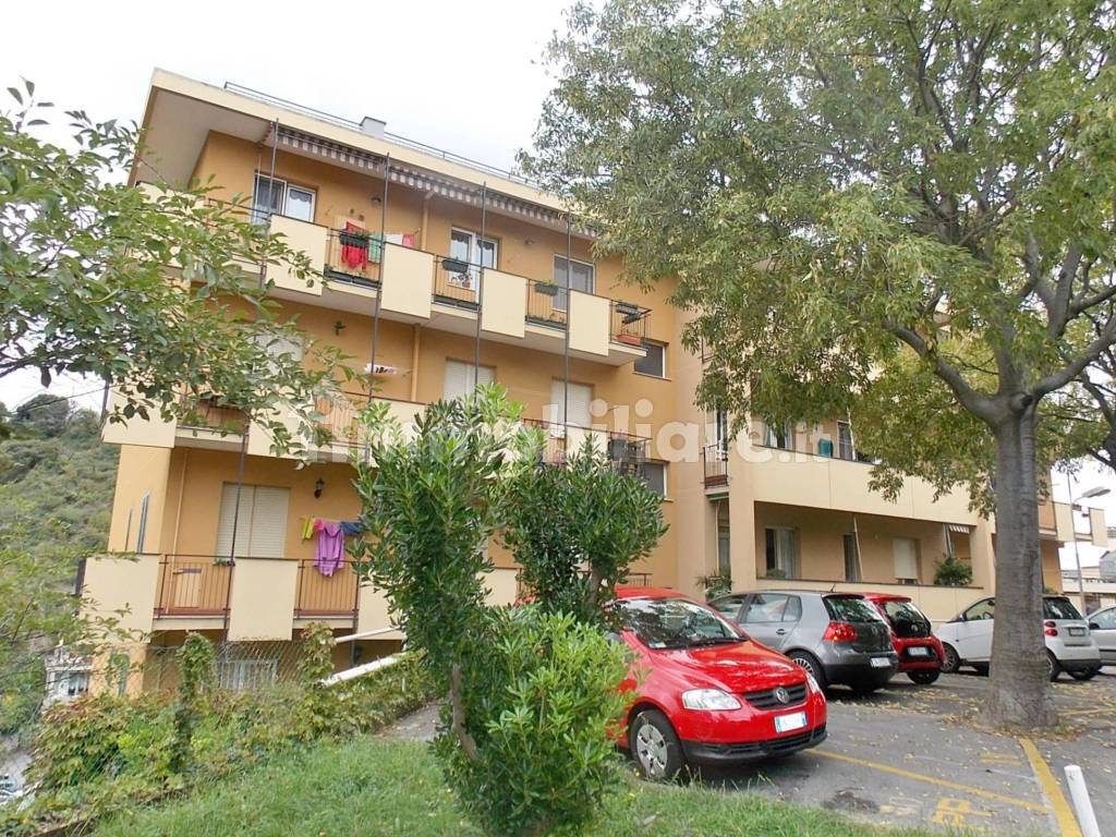 Sale Apartment Genoa. 2room flat in via Pomposa. To be refurbished, second floor, with balcony