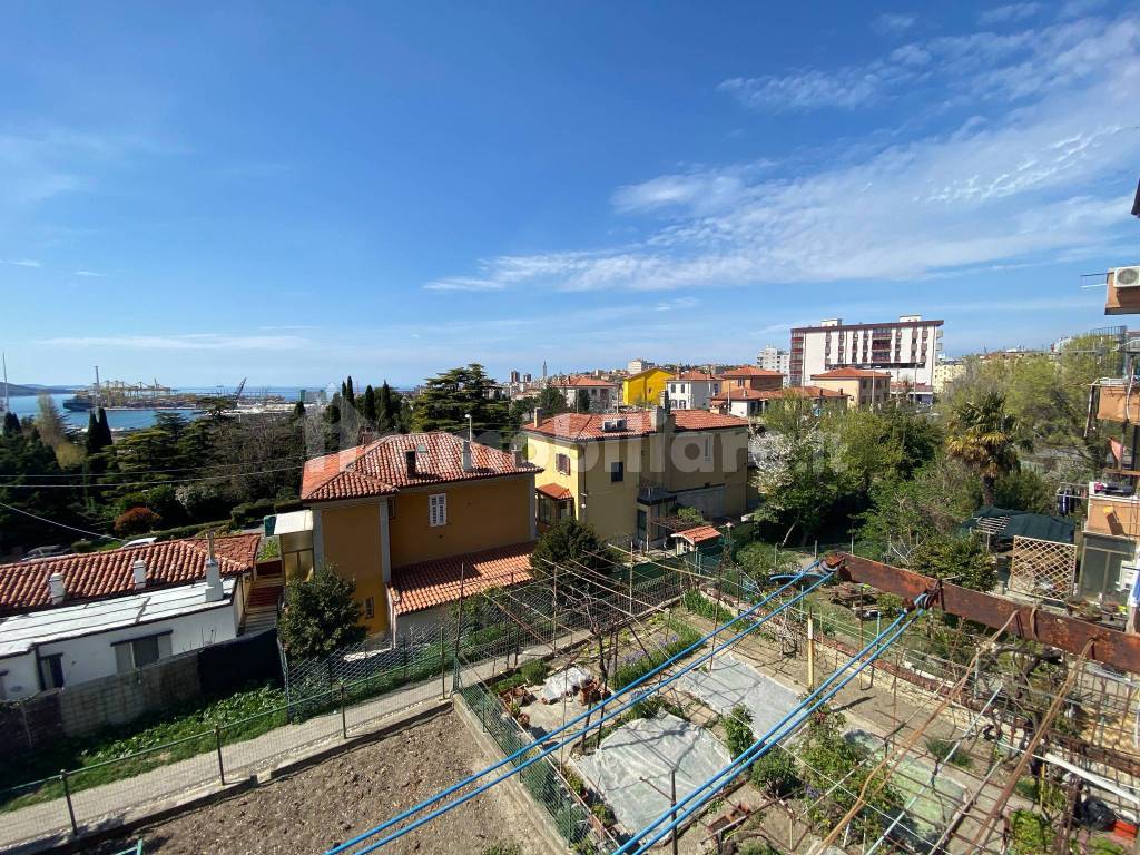 Sale Apartment Trieste. 2room flat, To be refurbished, first floor
