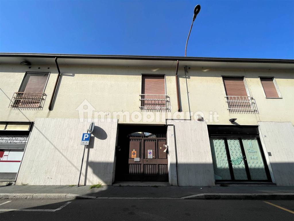 Vendita Terratetto plurifamiliare in via Carlo Porta 27 Legnano. Da  ristrutturare, posto auto, con balcone, riscaldamento autonomo, 407 m²,  rif. 95109942