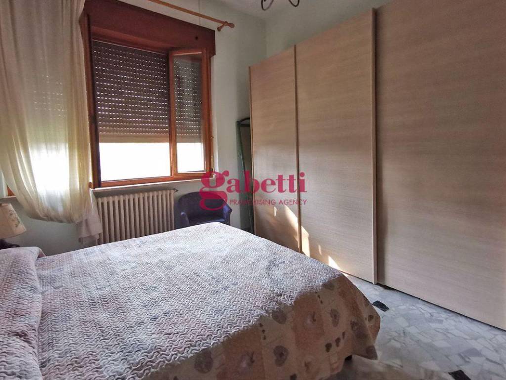 Tirrenia villa monofamiliare 4 camere 3 bagni giardino posto auto_09.jpg