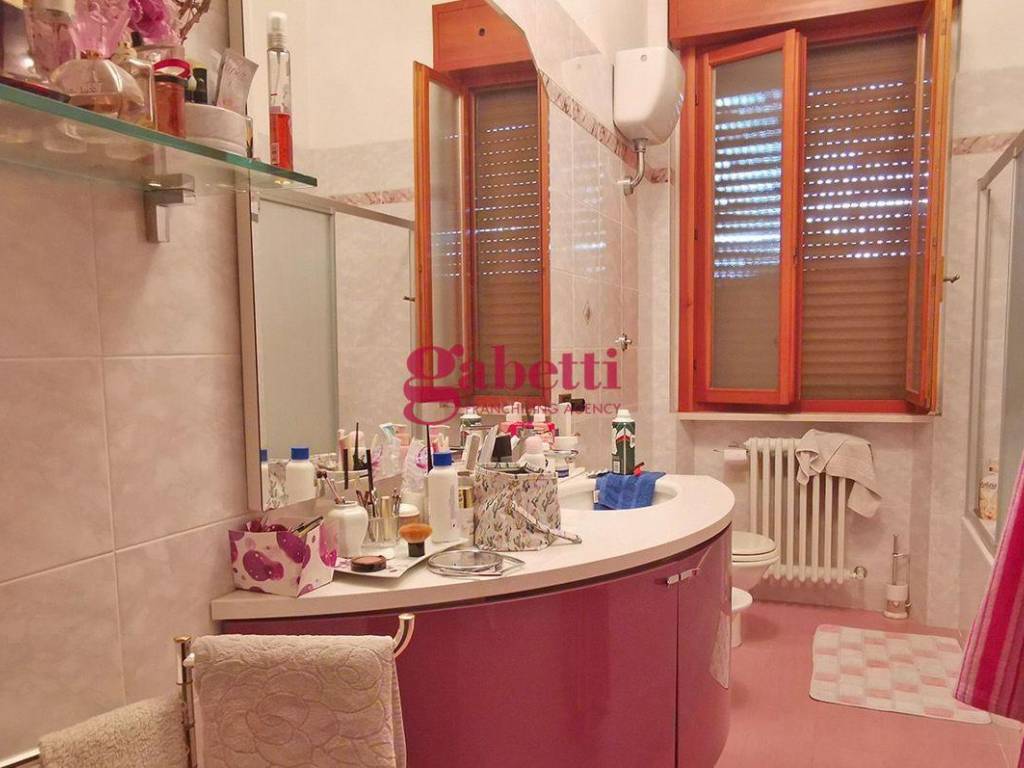 Tirrenia villa monofamiliare 4 camere 3 bagni giardino posto auto_13.jpg