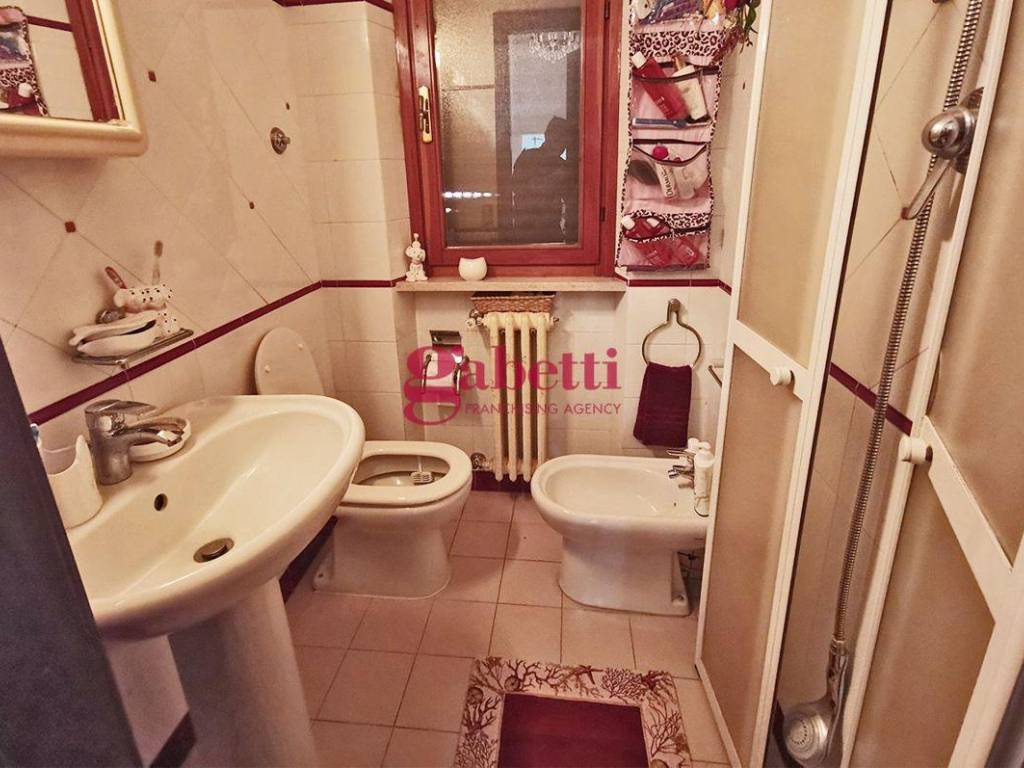 Tirrenia villa monofamiliare 4 camere 3 bagni giardino posto auto_13b.jpg