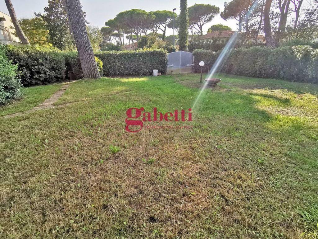 Tirrenia villa monofamiliare 4 camere 3 bagni giardino posto auto_16.jpg