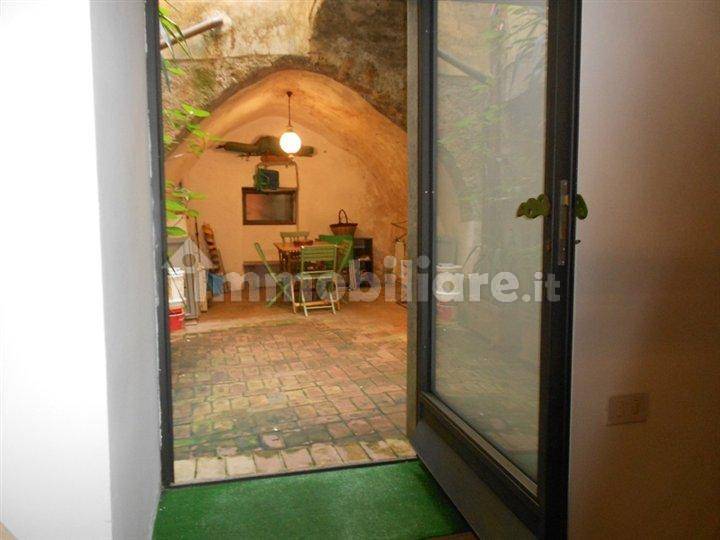 appartamento indipendente tuscania vende