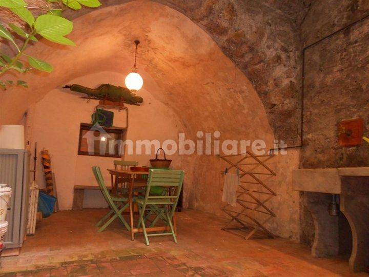 appartamento indipendente tuscania vende