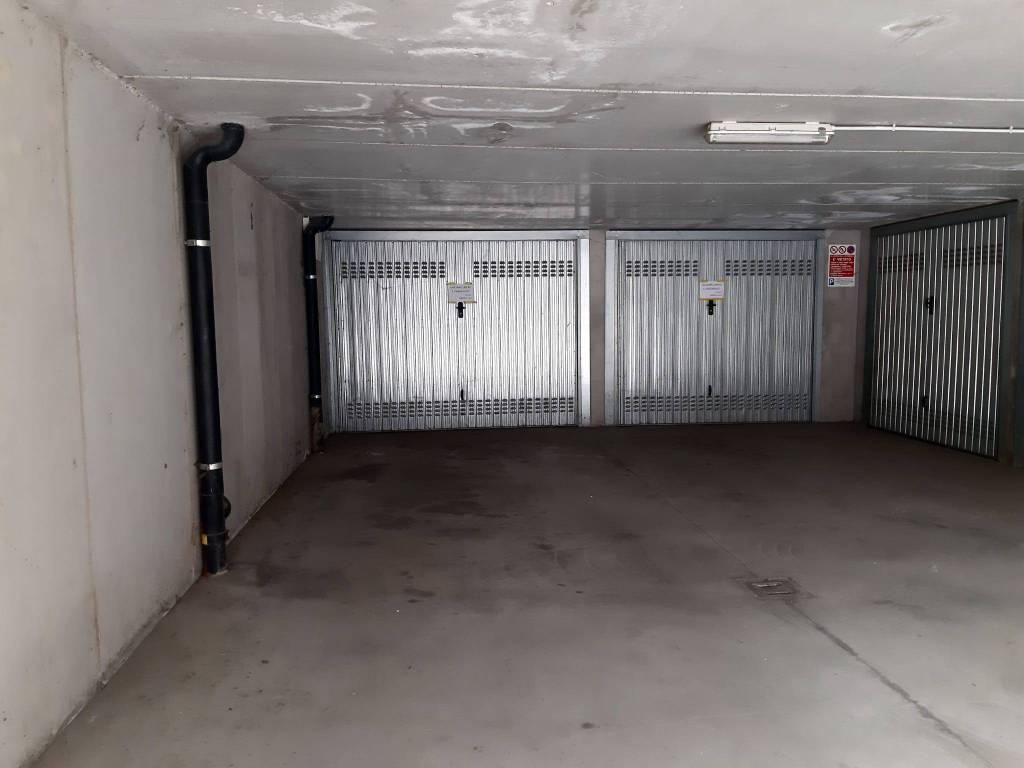 Garage - box via fratelli john e robert kennedy 37, cassinone, bagnatica