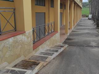 Facciata e portico lato Dx