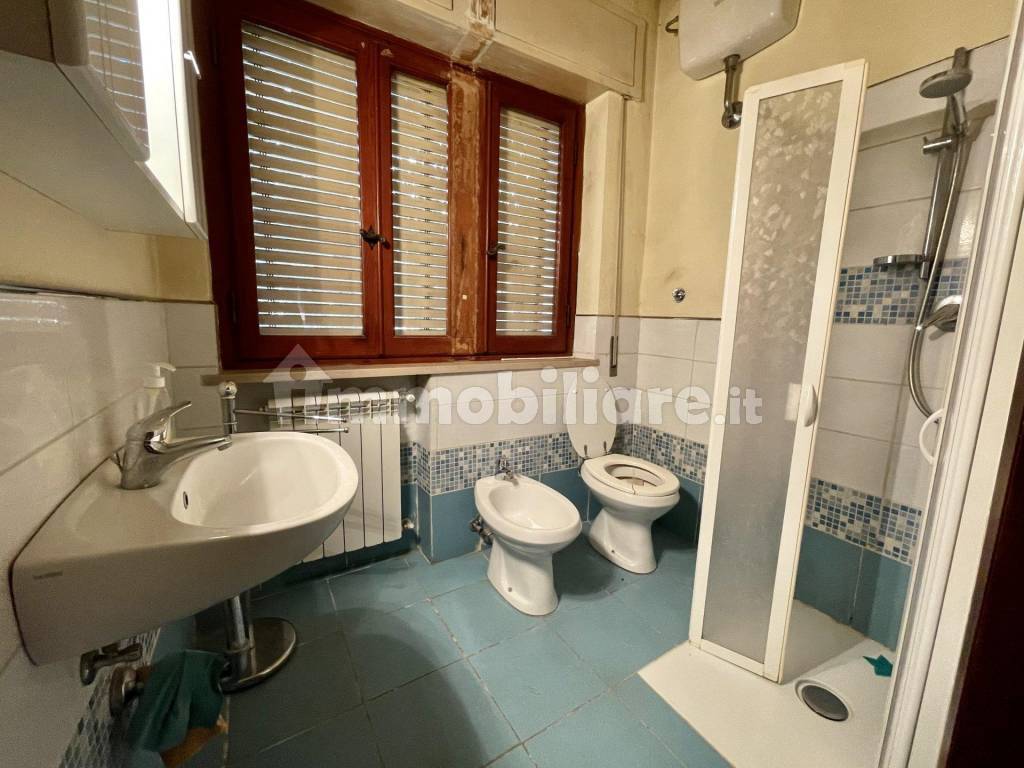 Vendita Villa unifamiliare in via dei Pubblici Macelli Lucca. Da  ristrutturare, posto auto, con terrazza, riscaldamento centralizzato, 432  m², rif. 95299002