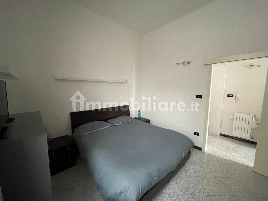 Rent Apartment Bologna. 2room flat in via Pasubio. Good condition