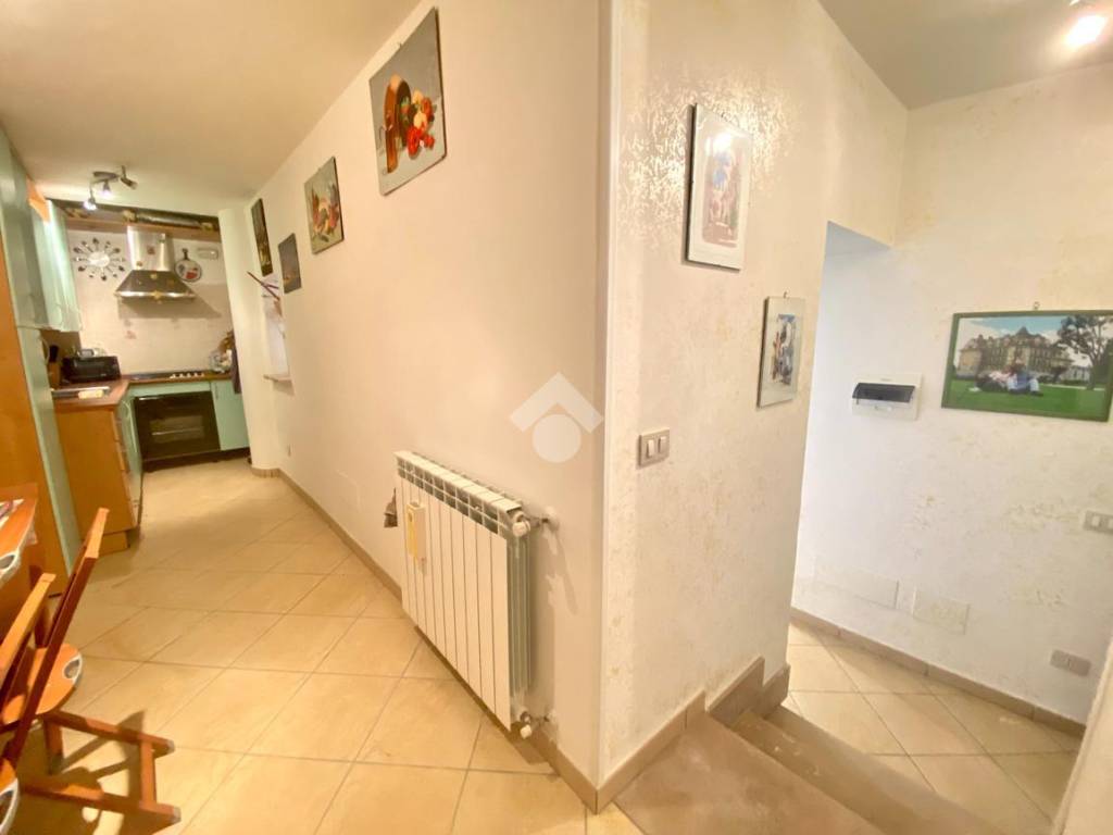 Vendita Appartamento San Cesareo. Bilocale in via del Campo Sportivo 10.  Buono stato, piano terra, posto auto, riscaldamento autonomo, rif. 94240030