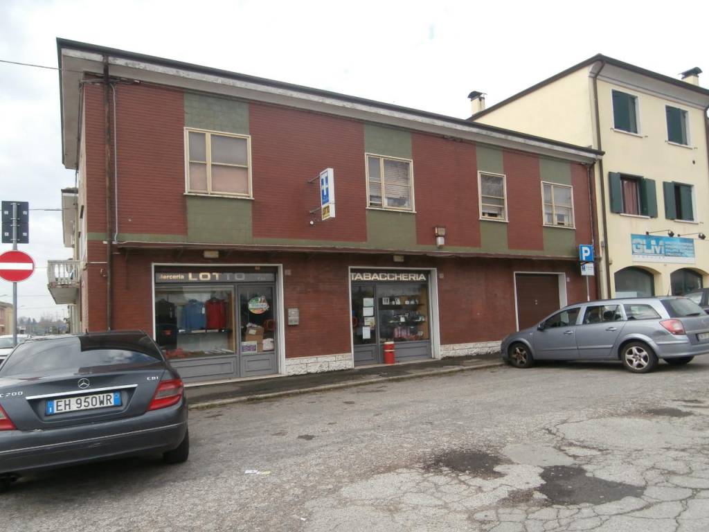 Locale commerciale via modena 447, porotto - cassana, ferrara