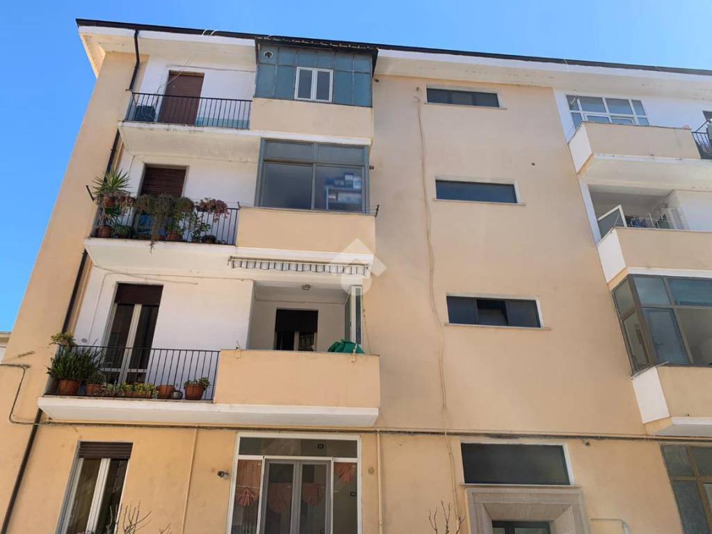 Vendita Appartamento Cosenza. Trilocale in via Giuseppe Santoro 10. Da