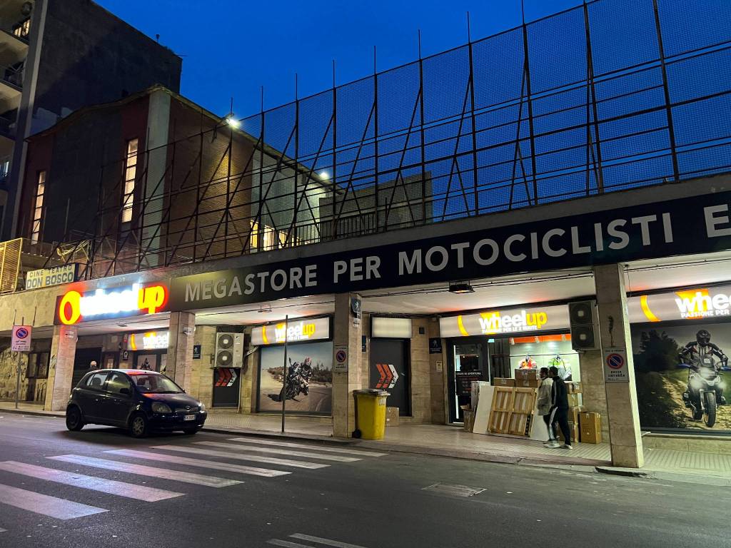 Locale commerciale viale mario rapisardi 30, cibali, catania