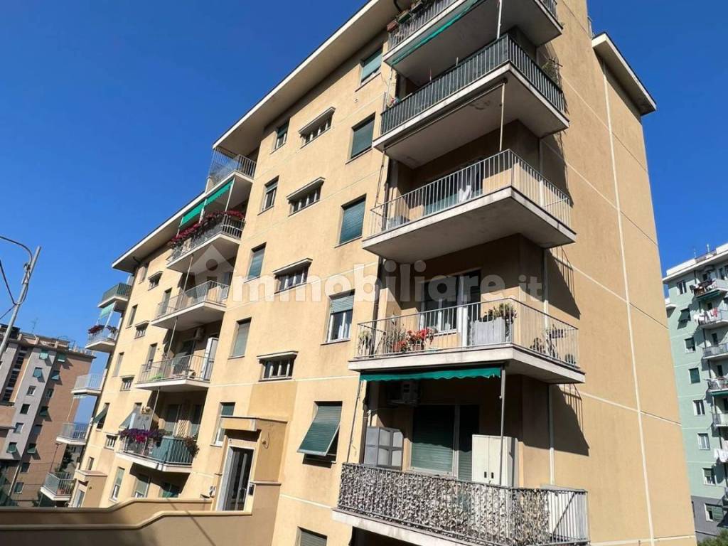 Vendita Appartamento in via Coronata. Genova. Da ristrutturare, quarto  piano, con balcone, riscaldamento autonomo, rif. 95646986