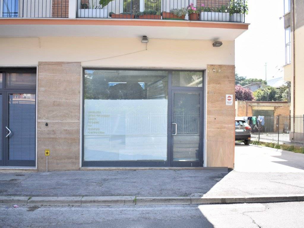 Locale commerciale strada colle marino 13, colli gesuiti, pescara