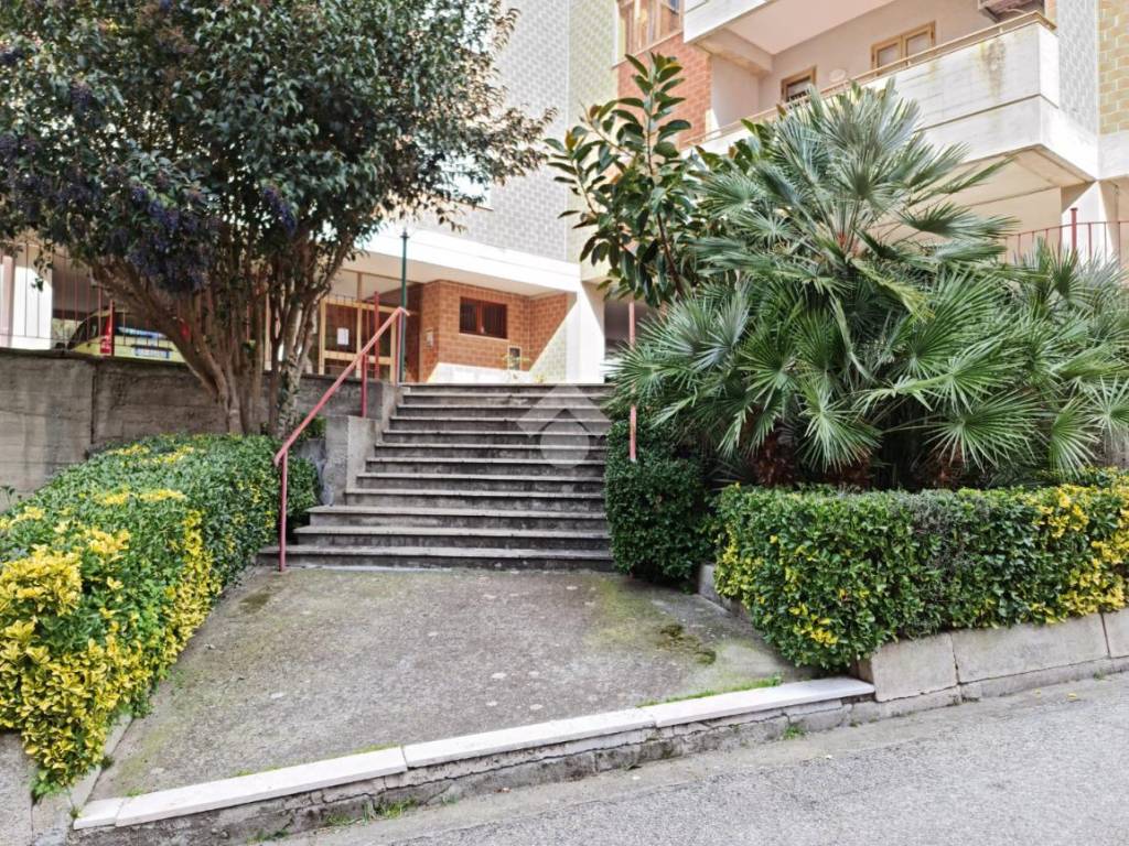 Vendita Appartamento in via Michele Torcia 2. Catanzaro. Buono stato,  secondo piano, posto auto, con balcone, riscaldamento autonomo, rif.  93919488