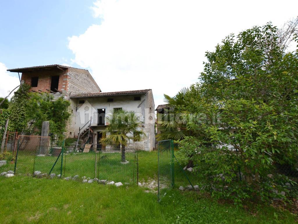 Vendita Rustico in via Cialata Budoia. Da ristrutturare, 108 m², rif