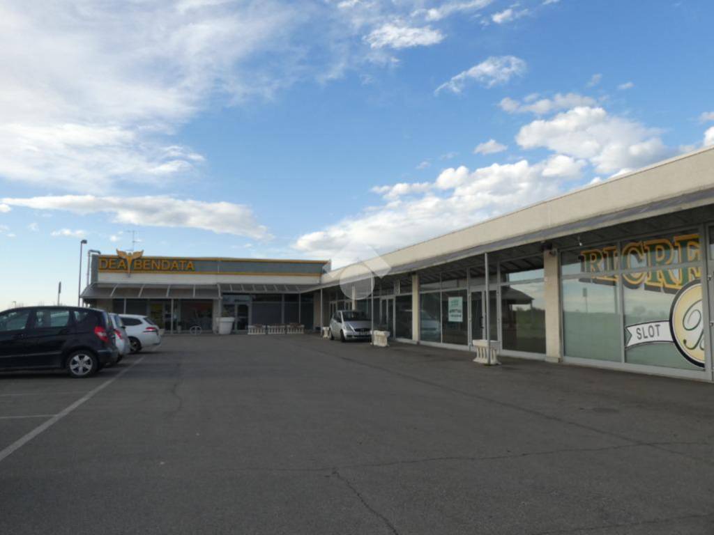 Locale commerciale strada provinciale nord 180, novellara