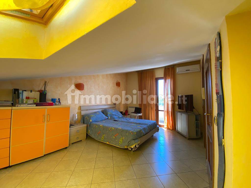 CAMERA DA LETTO PIANO 2