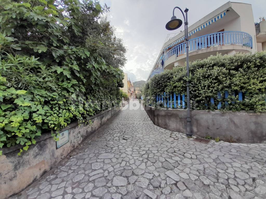 Vendita Appartamento Sant'Alessio Siculo. Monolocale in via Lungomare