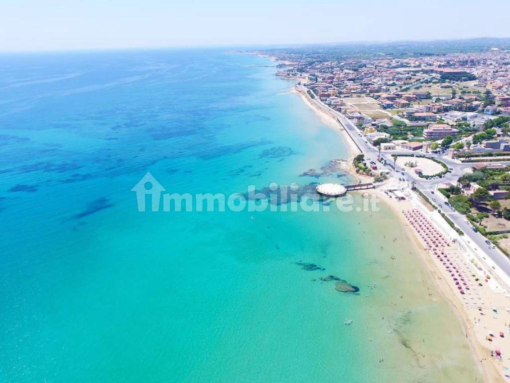 Vendita Villa plurifamiliare in via Aldo Moro 81 Avola. Nuova, con