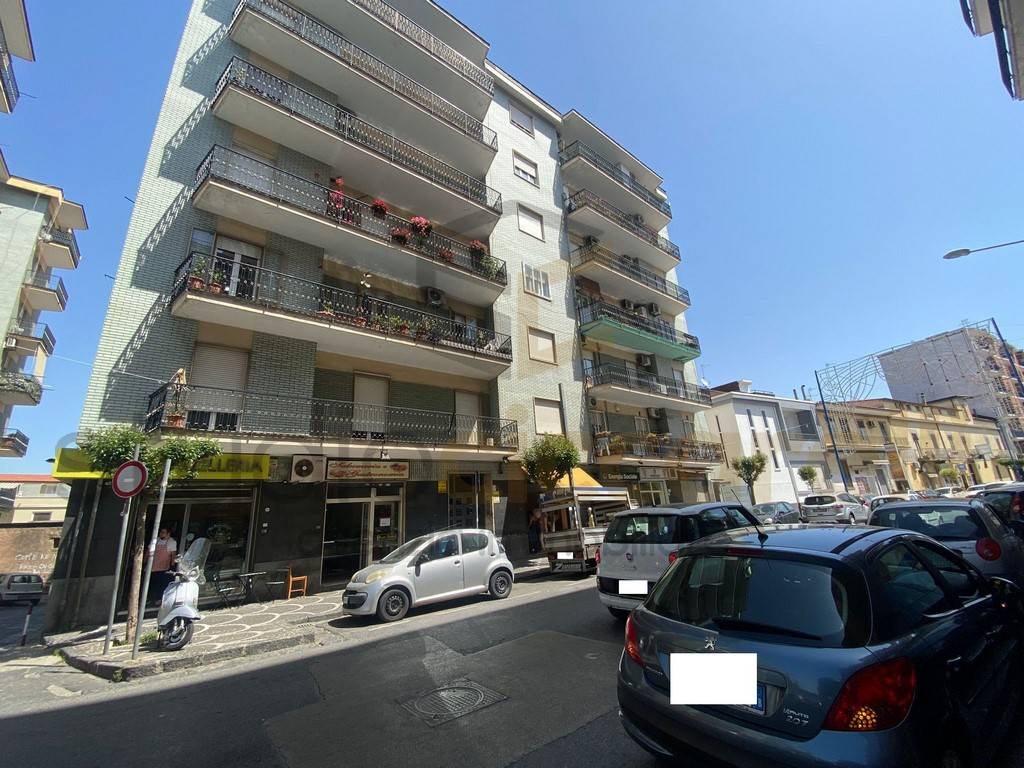 Sale Apartment Giugliano in Campania. 3-room flat in via Aniello ...