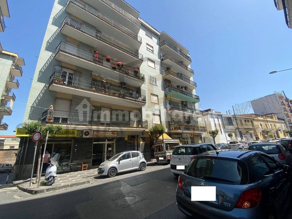 Sale Apartment Giugliano in Campania. 3room flat in via Aniello