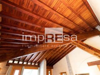 PARTICOLARE TETTO IN LEGNO