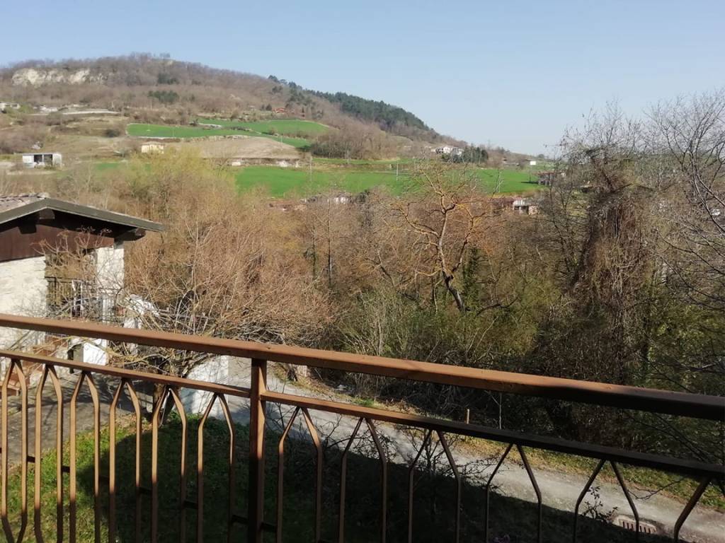 CASA IN SASSO CON VISTA SULLE COLLINE DELL'OLTREPO