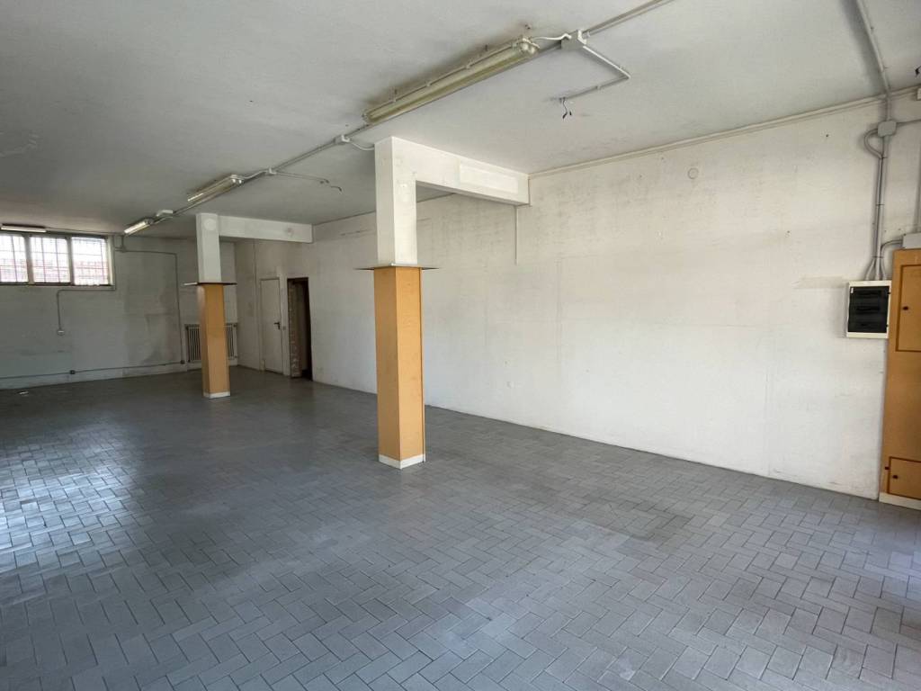 Negozio - locale commerciale piazza giorgio pira 5, navacchio nord - zambra, cascina