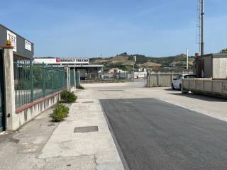 Capannone zona Porto D'Ascoli S.Benedetto D.Tr. Ag