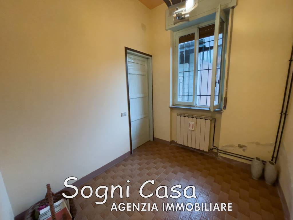 Vendita Cascina in via Varallo Pombia Castelletto Sopra Ticino. Da  ristrutturare, posto auto, 300 m², rif. 96061724