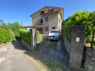 FRONTE CON ACCESSO CARRAIO