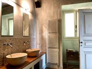 BAGNO FINESTRATO CON VASCA