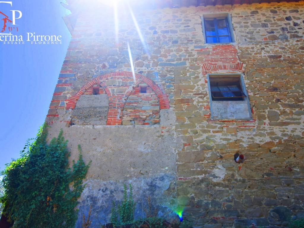 Rignano sull'Arno - Bisticci vendesi colonica da ristrutturare