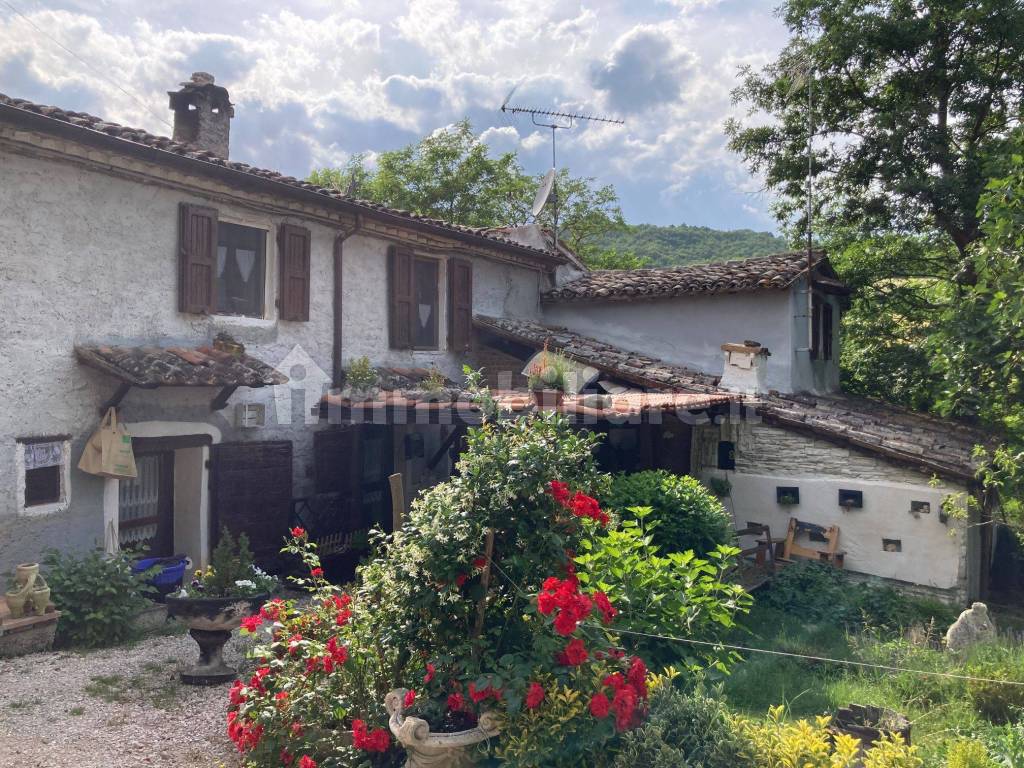 Sale Country house in Località Santa Maria in Triaria Urbania. Good