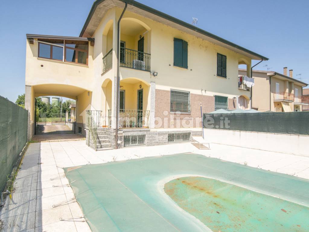 villa con piscina