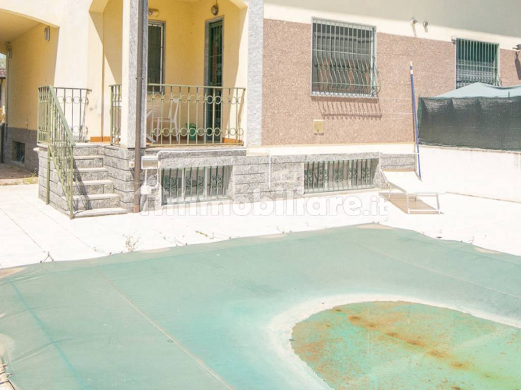 villa con piscina