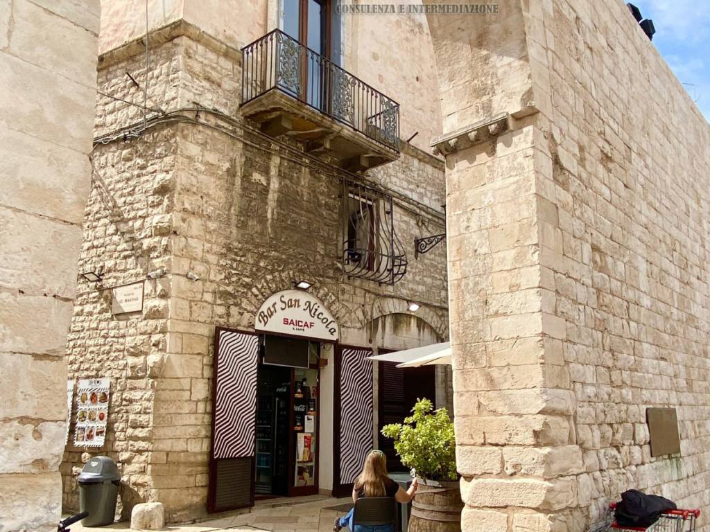 fronte basilica di san nicola