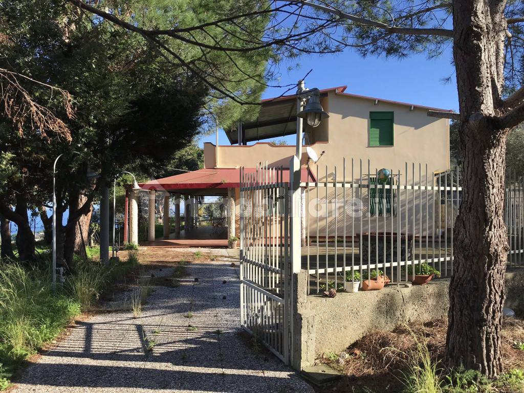 Sale Single family villa in via Contrada Mezzacampa Messina. Good ...