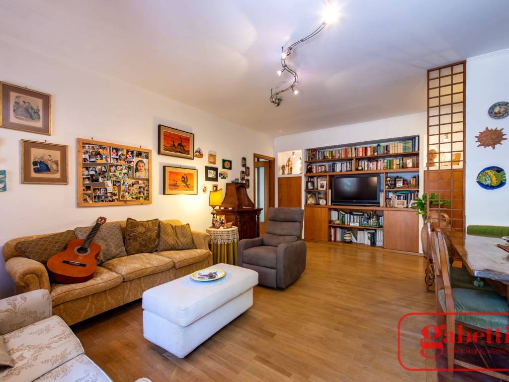Vendita Appartamento Roma. Quadrilocale in via Giampiero Combi. Buono ...