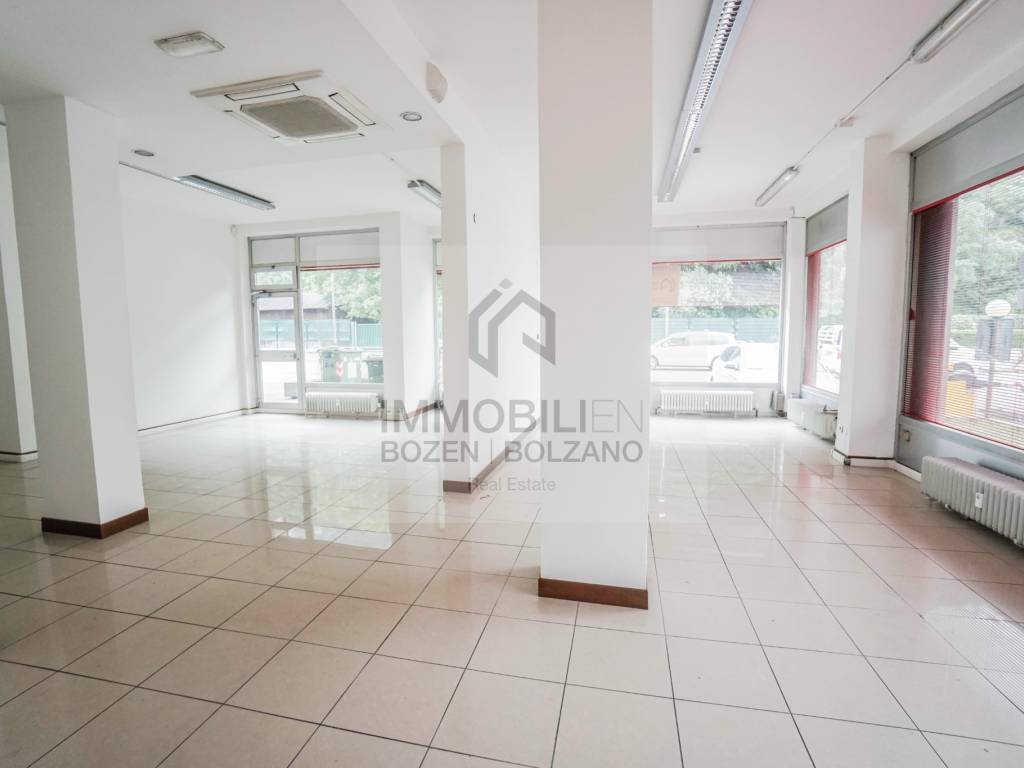 Locale commerciale pfarrhofstraße 1, oltrisarco - aslago, bolzano