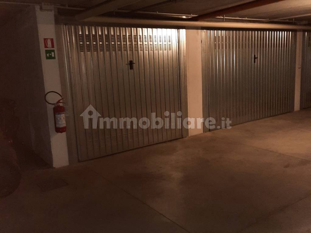 PORTA BASCULANTE BOX