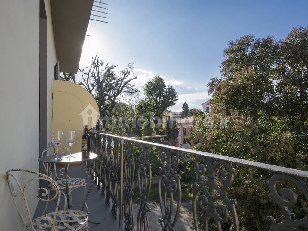 Balcone con affacci sui giardini interni