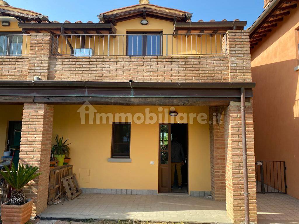 Vendita Villa a schiera in Località Poggio Ciliegio Arezzo. Buono stato,  con balcone, riscaldamento autonomo, 180 m², rif. 96415816