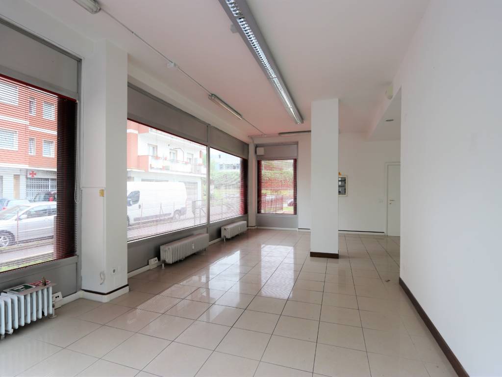Locale commerciale via maso della pieve 62, oltrisarco - aslago, bolzano