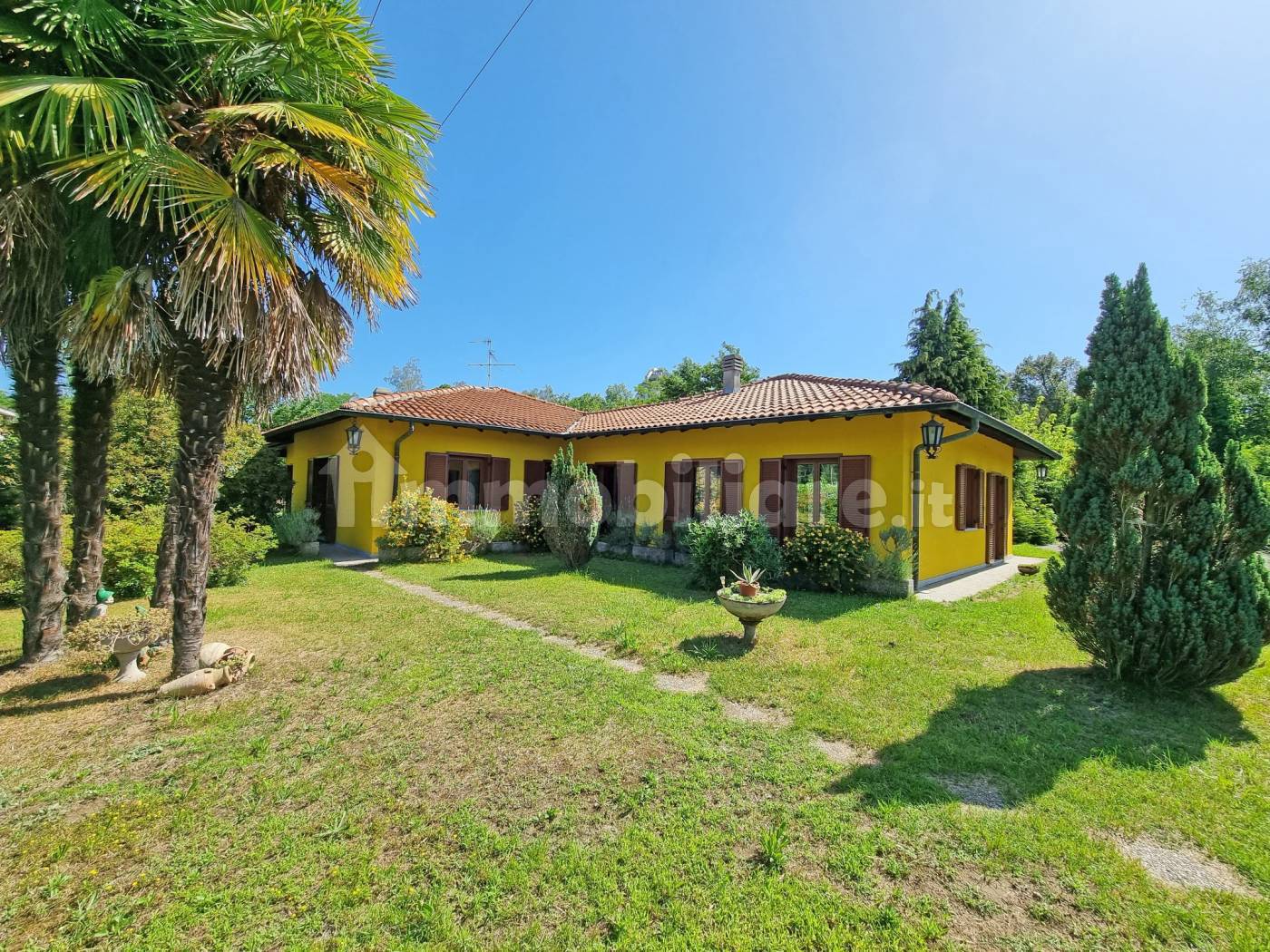 Vendita Villa unifamiliare in via Bongiasca Comabbio. Buono stato, posto  auto, riscaldamento autonomo, 262 m², rif. 96527782